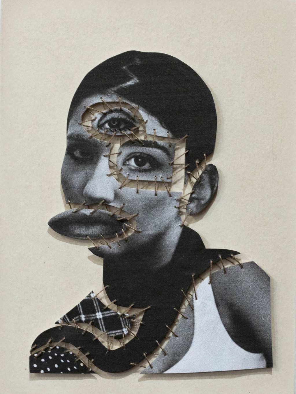 Collage cuciti come&nbsp;cicatrici